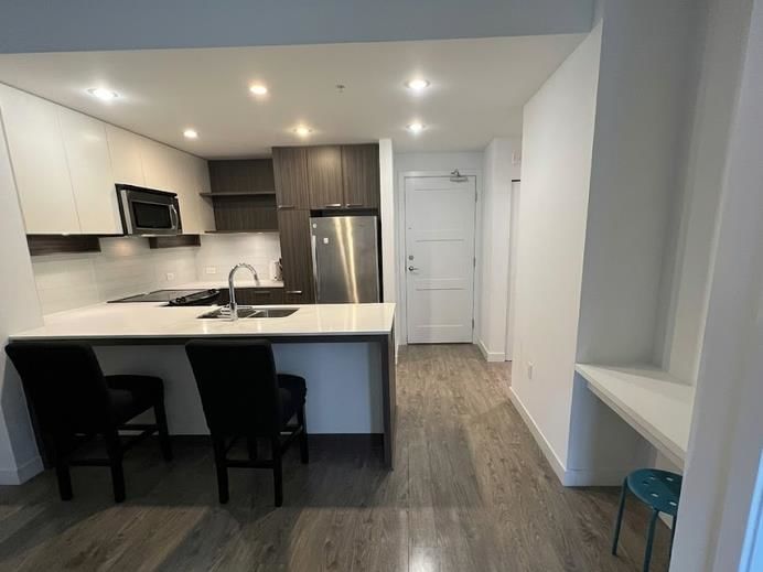 320 - 608 Como Lake