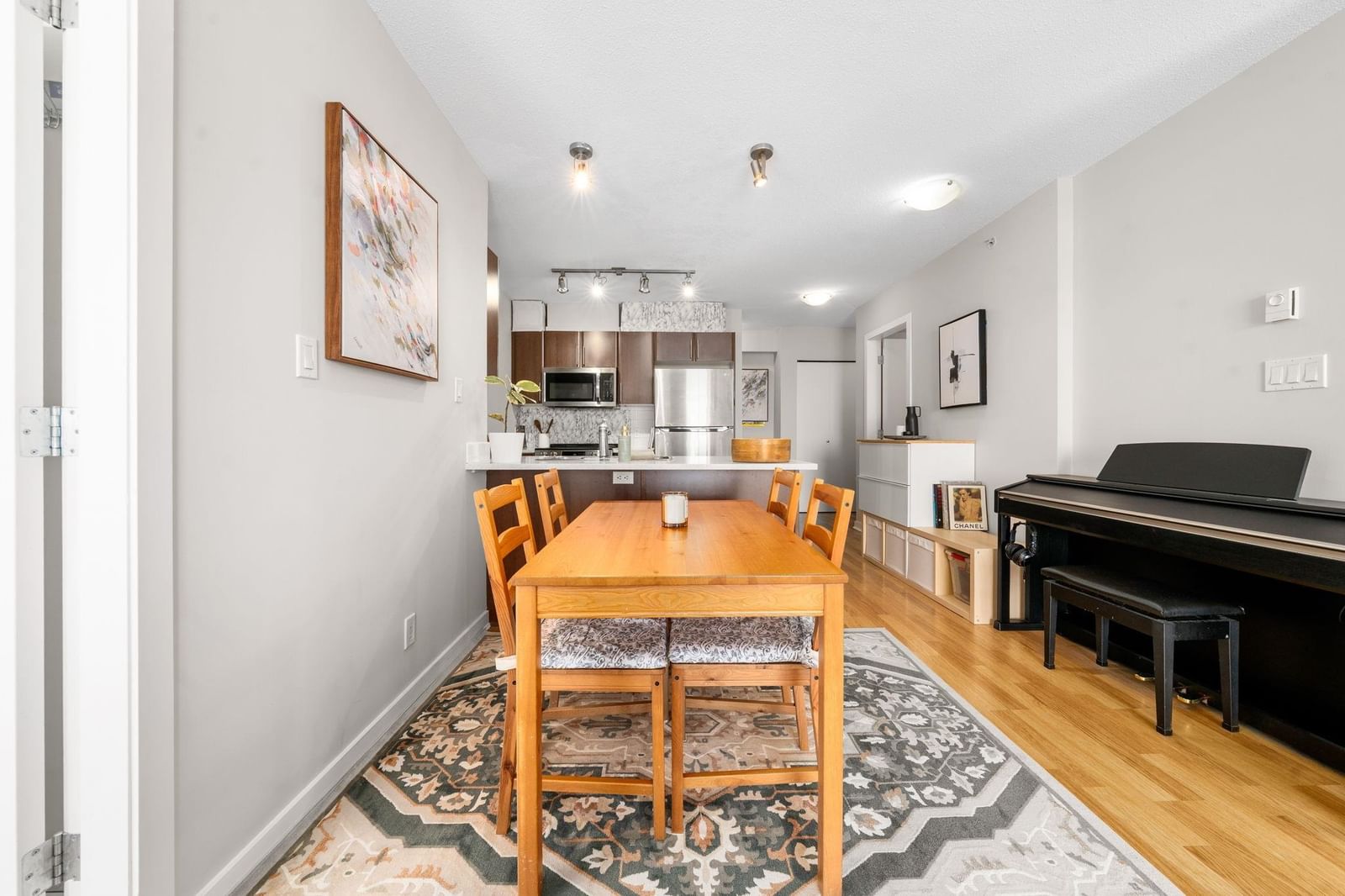 Listing Image 10
