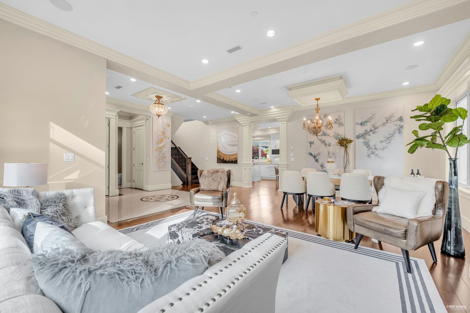 Listing Image 4