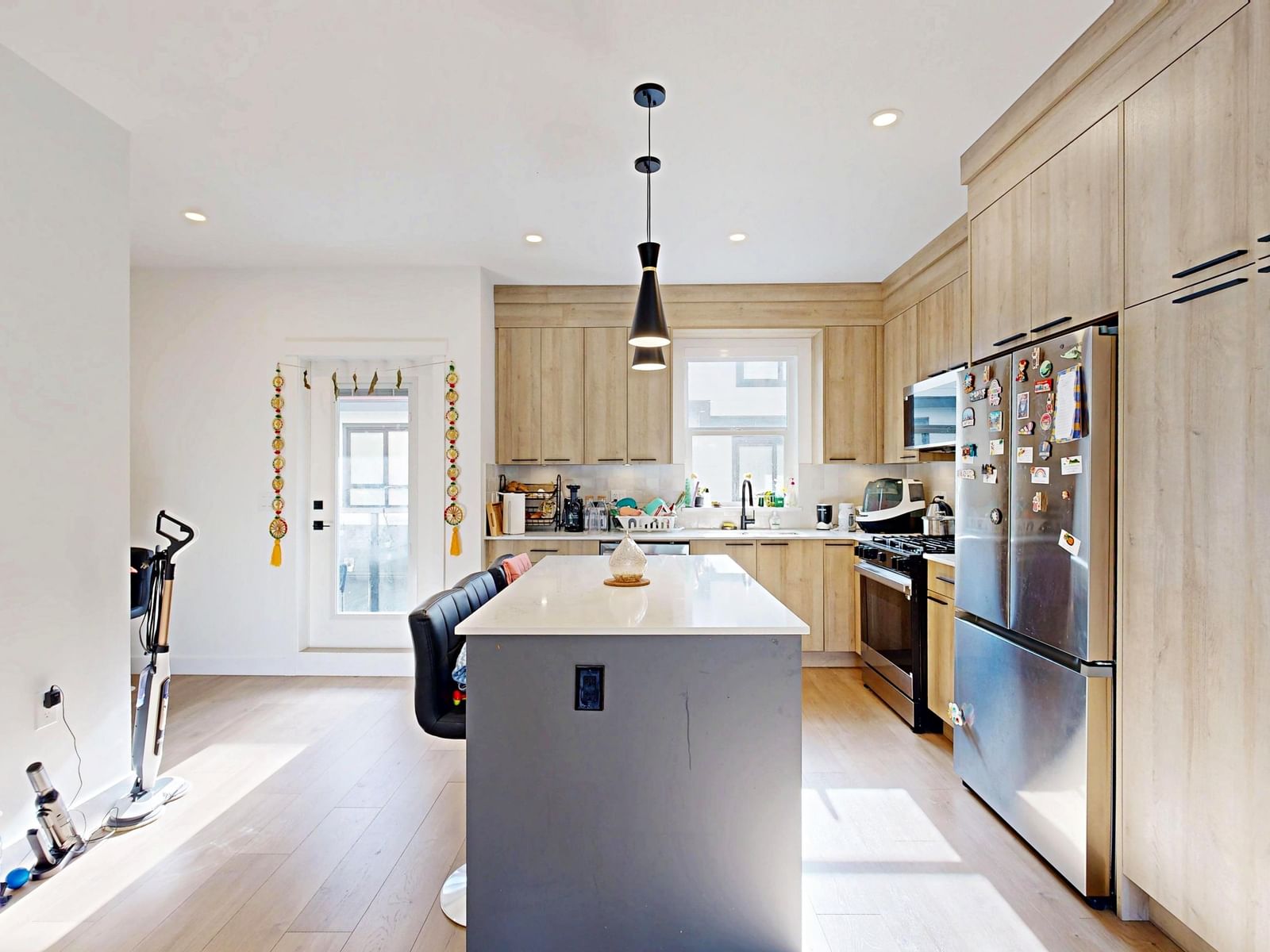 Listing Image 12