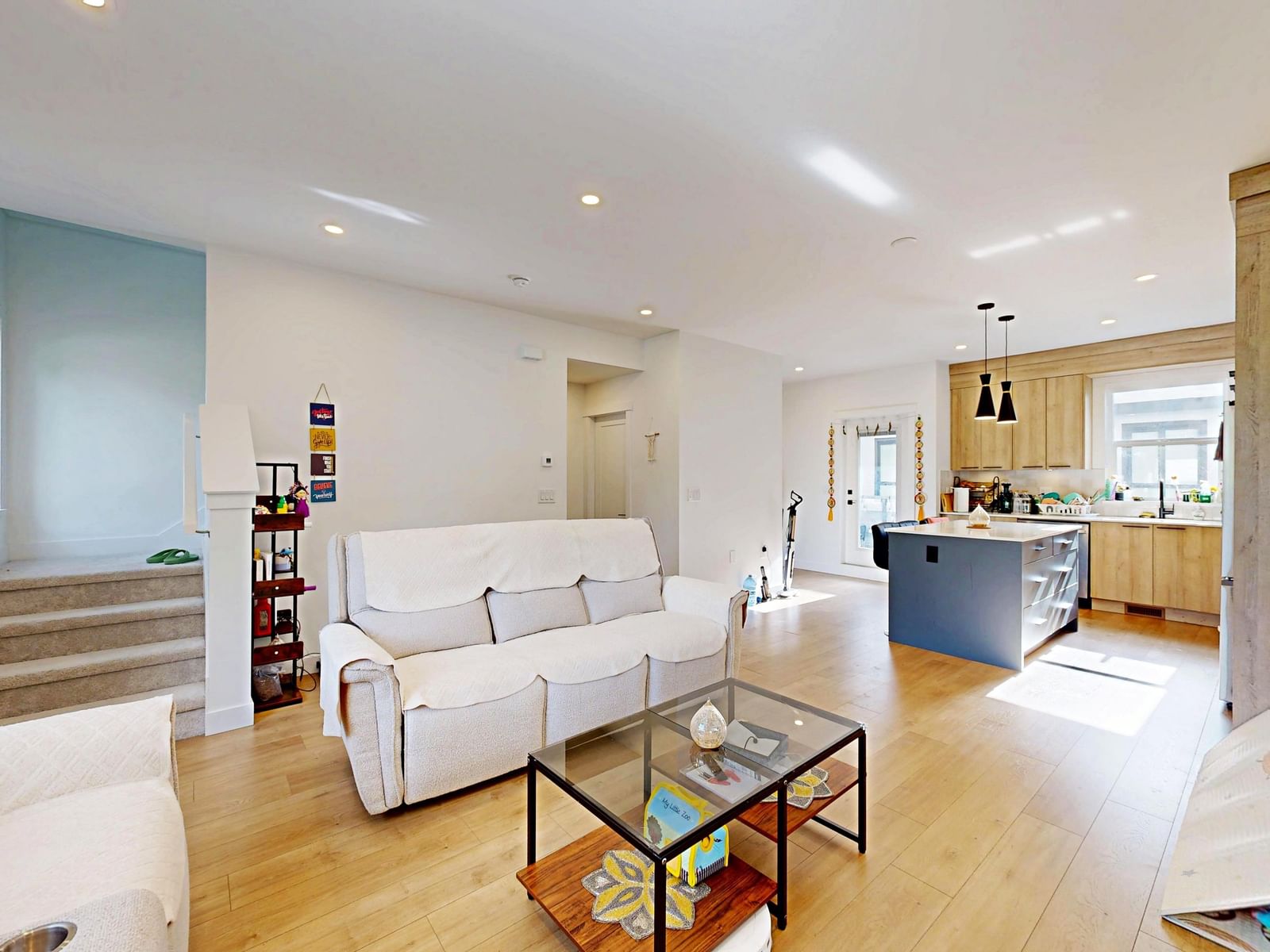 Listing Image 9