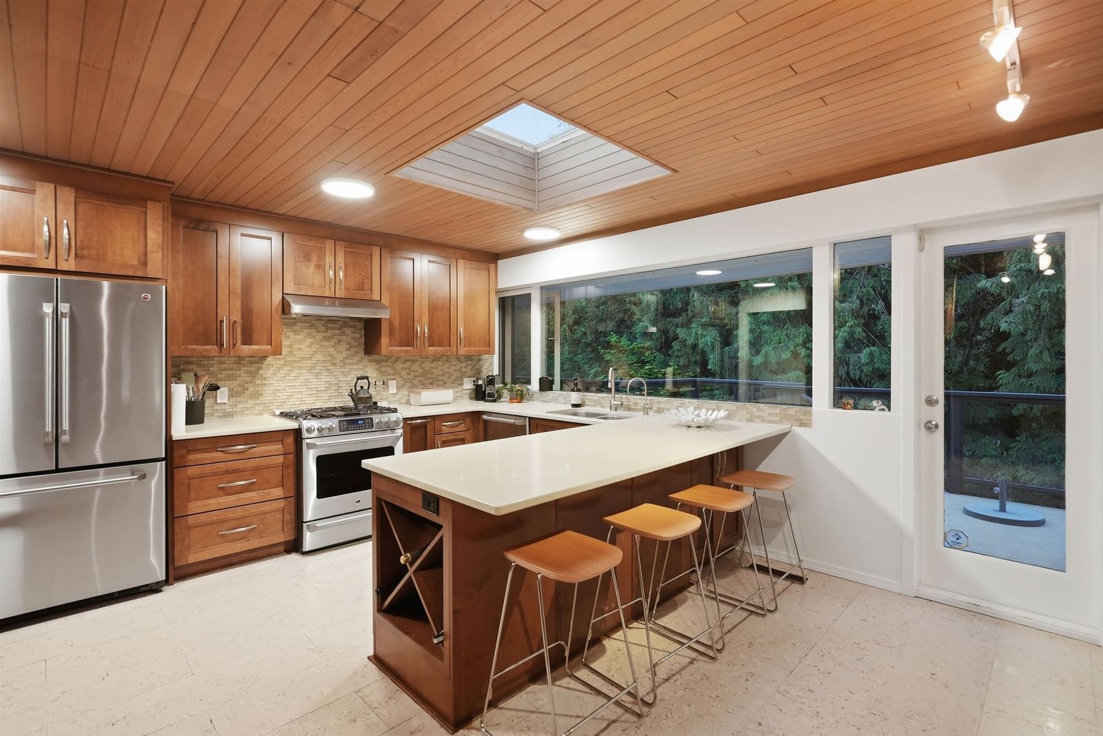 Listing Image 12