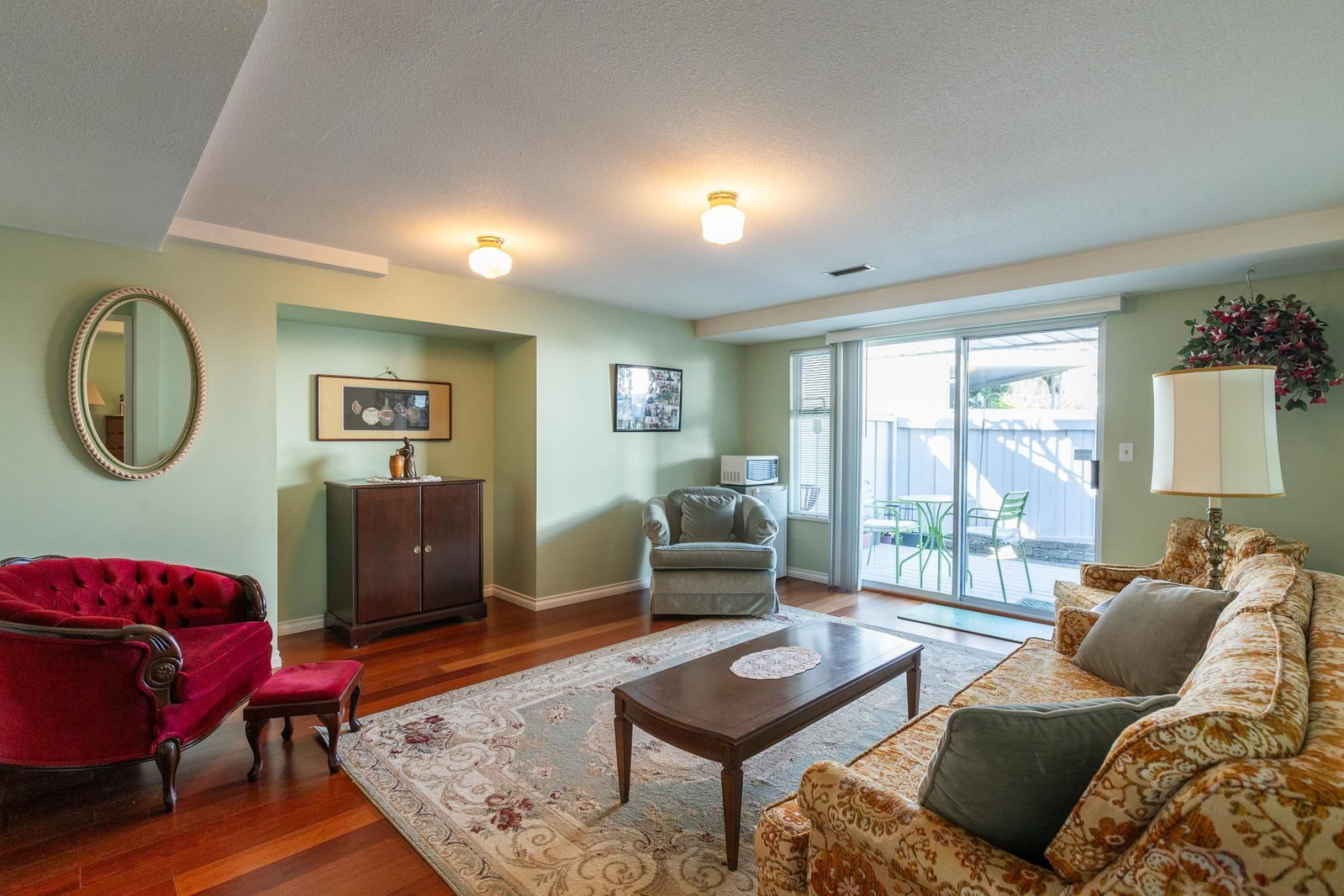 Listing Image 4