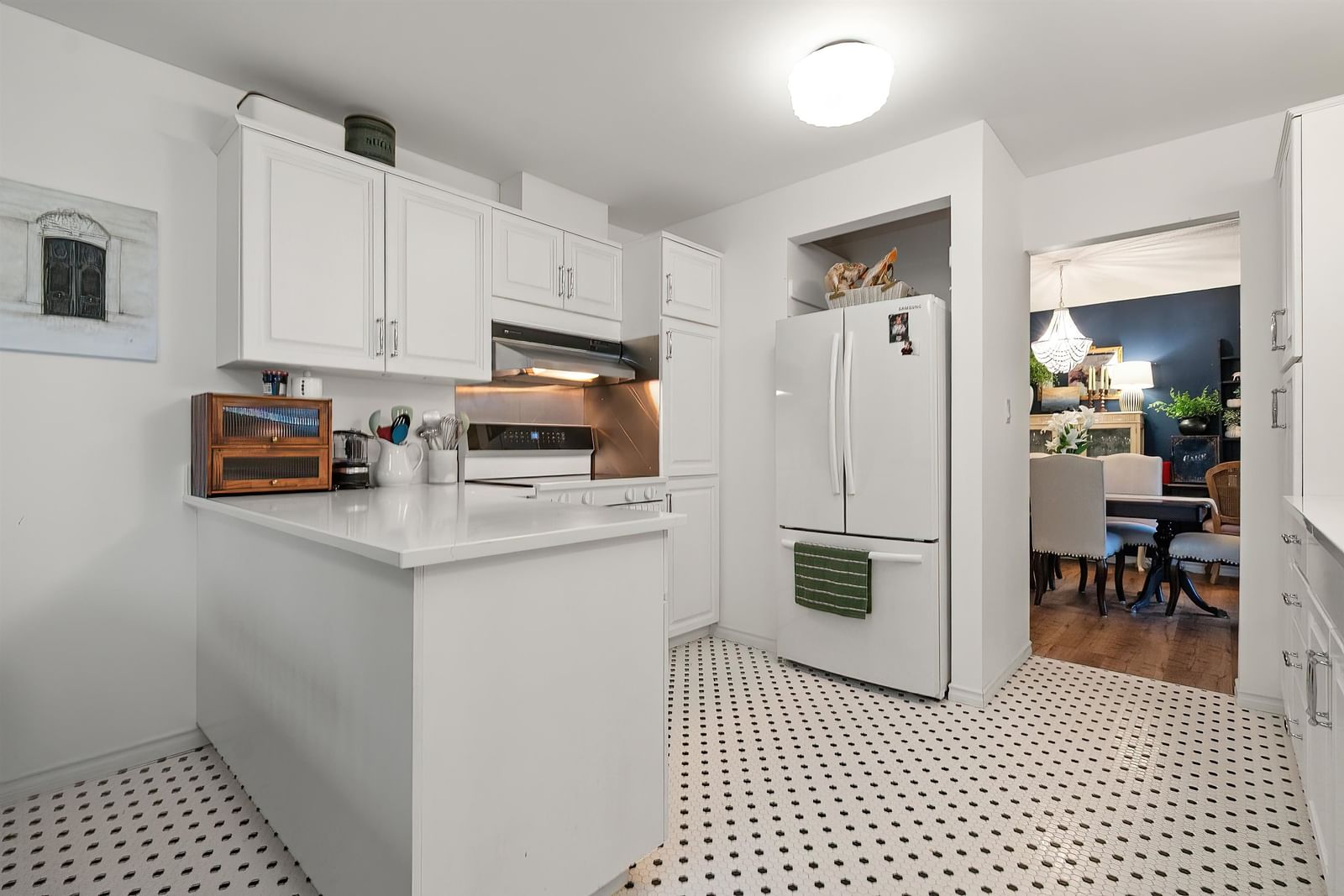 Listing Image 8