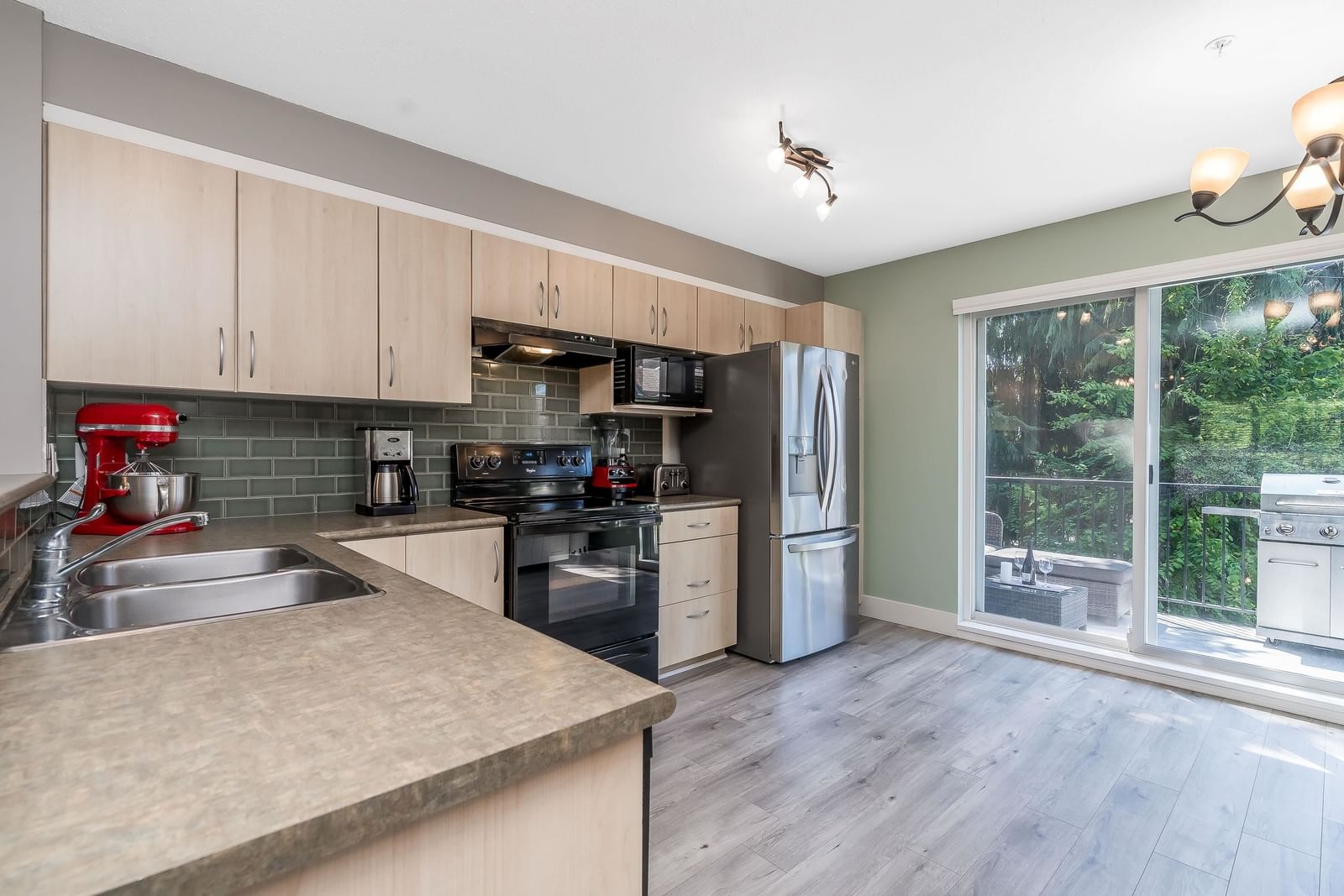 Listing Image 9