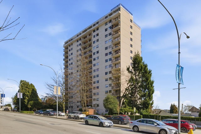 1605 - 320 Royal Avenue