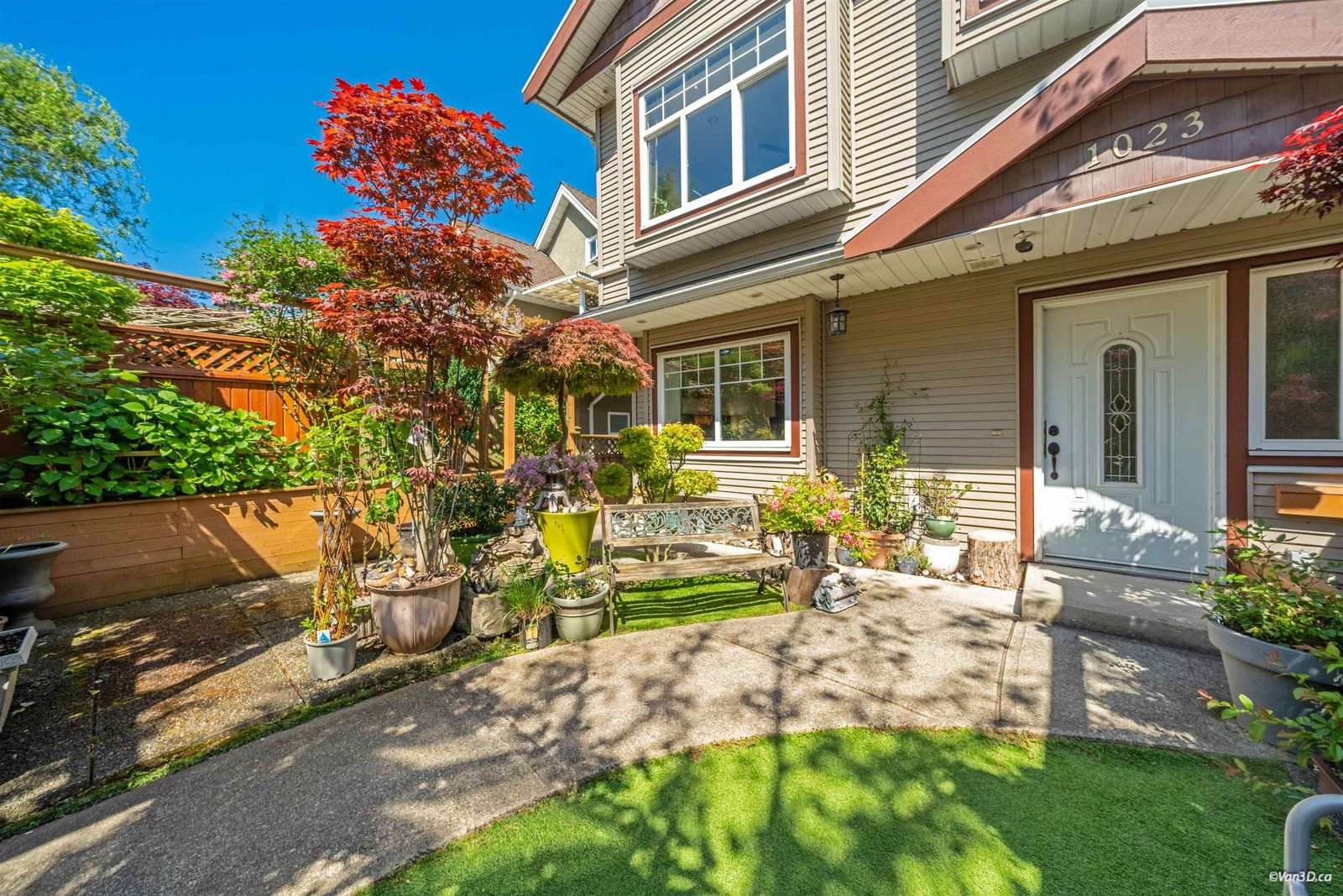 Listing Image 4