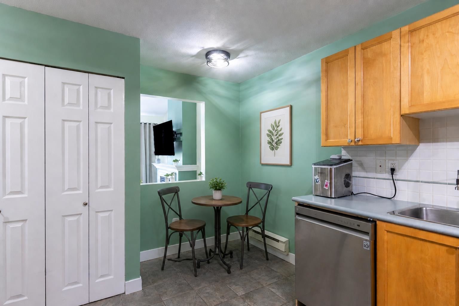 Listing Image 12