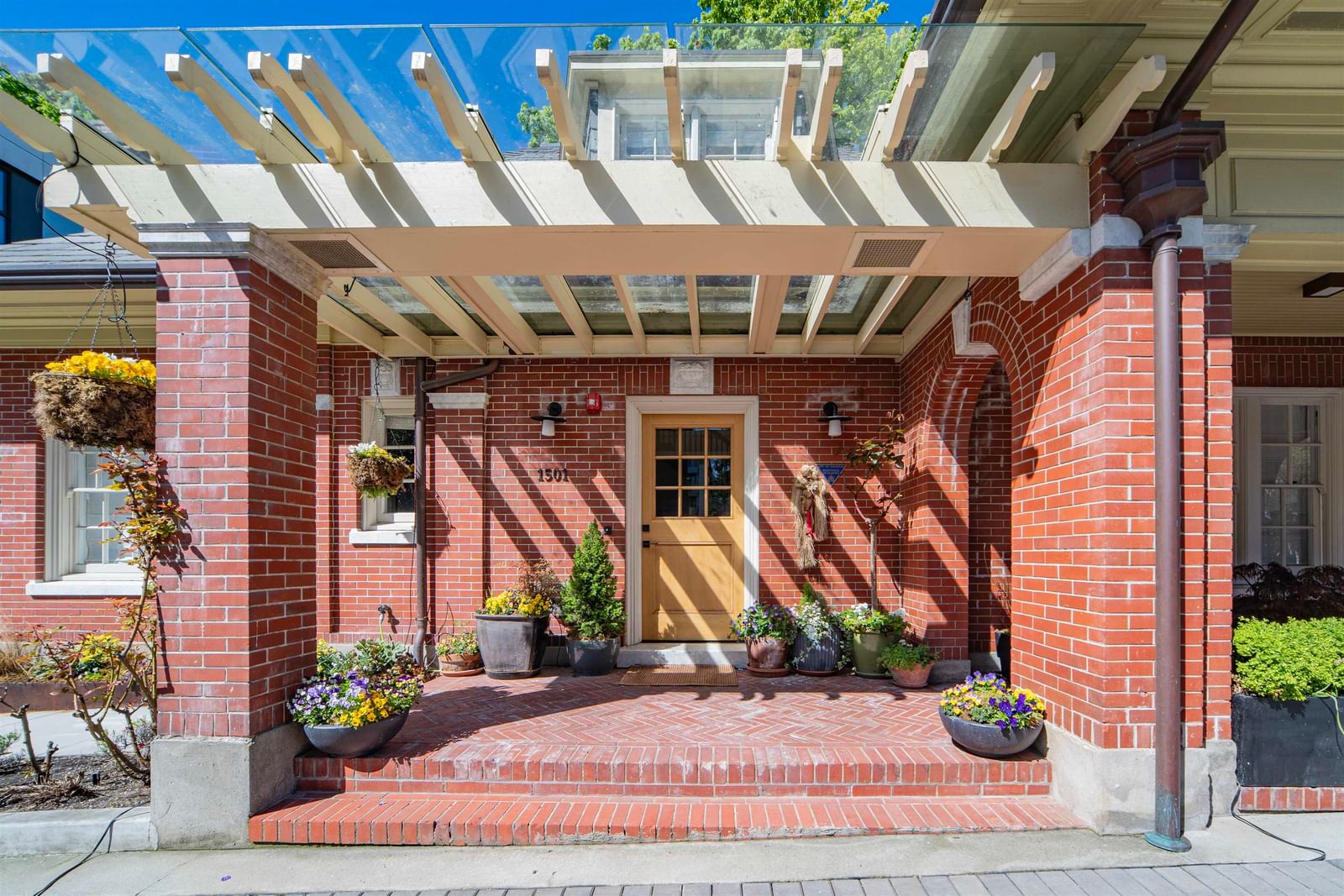 Listing Image 4