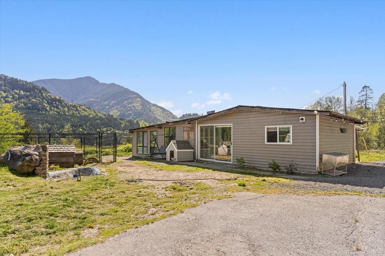 Listing Image 4