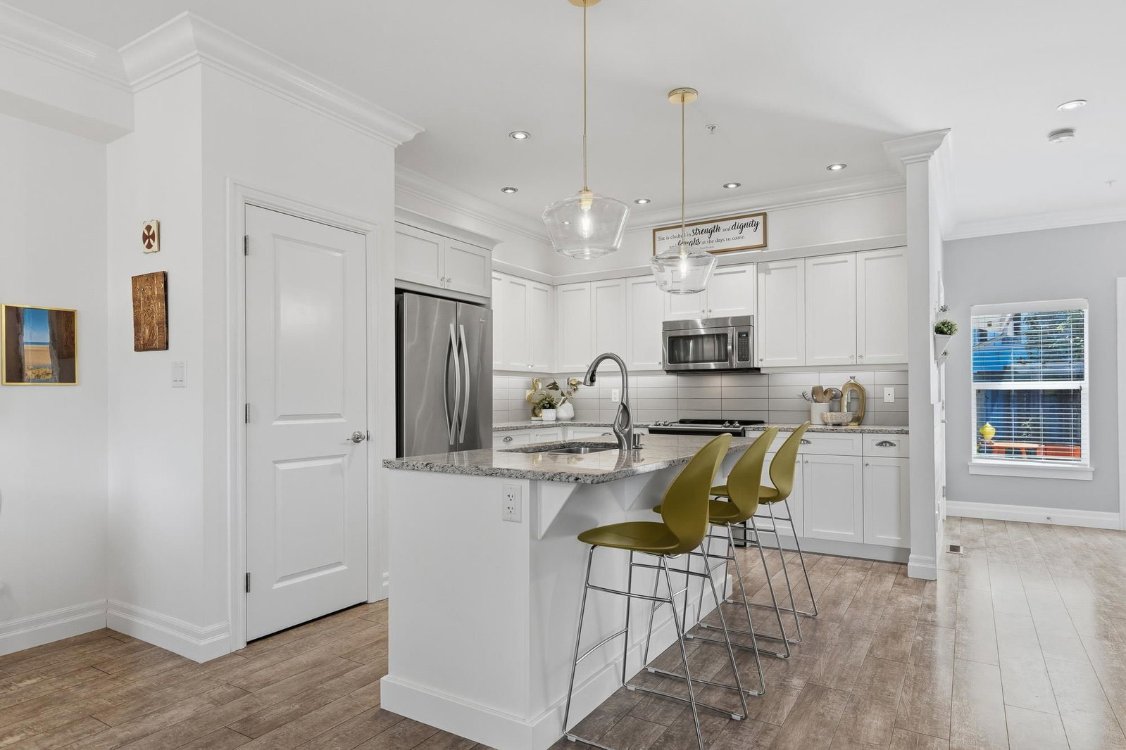Listing Image 11