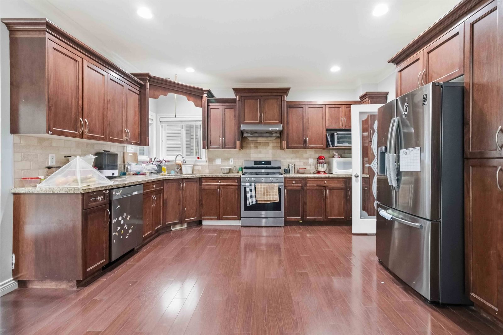 Listing Image 11
