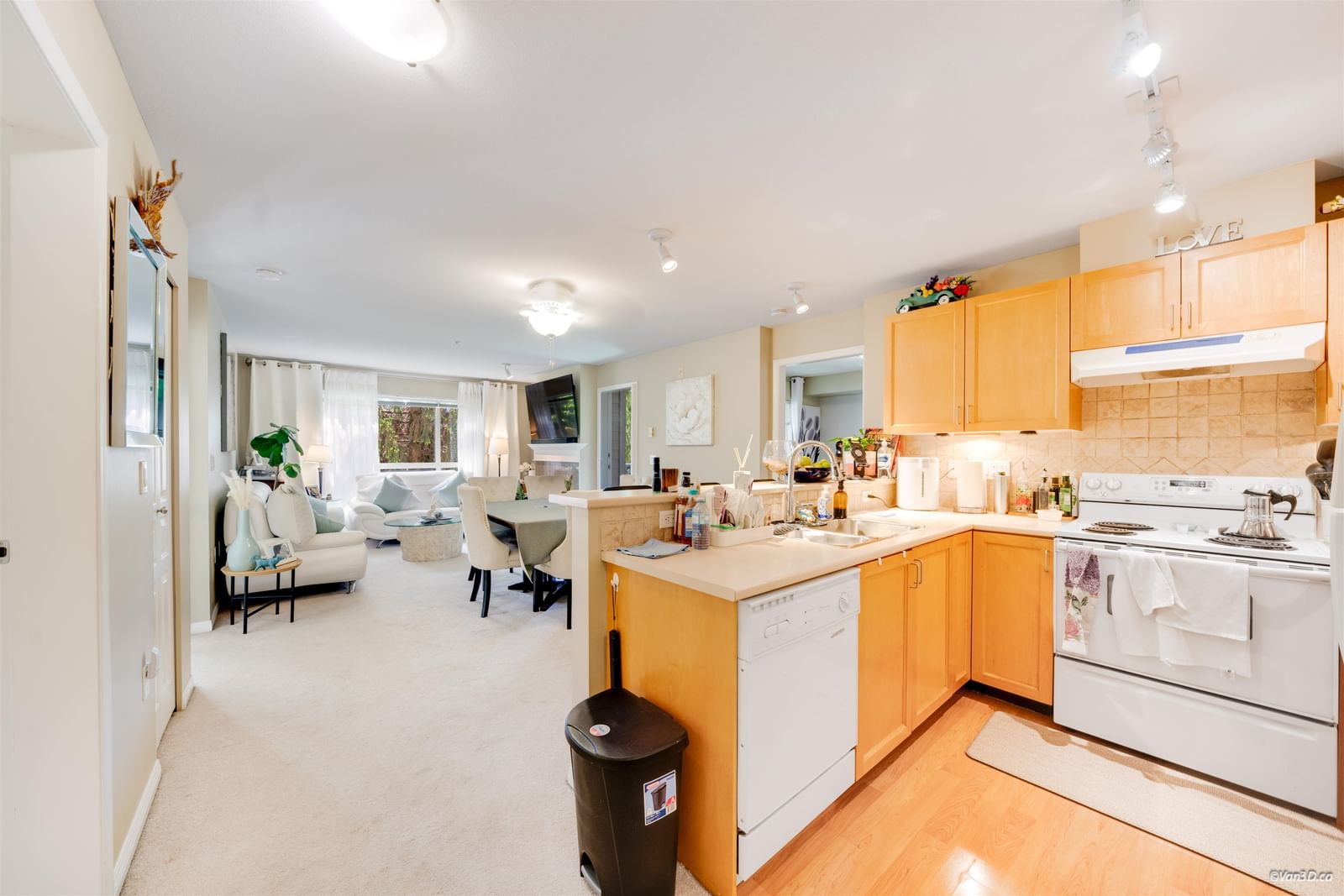 Listing Image 4
