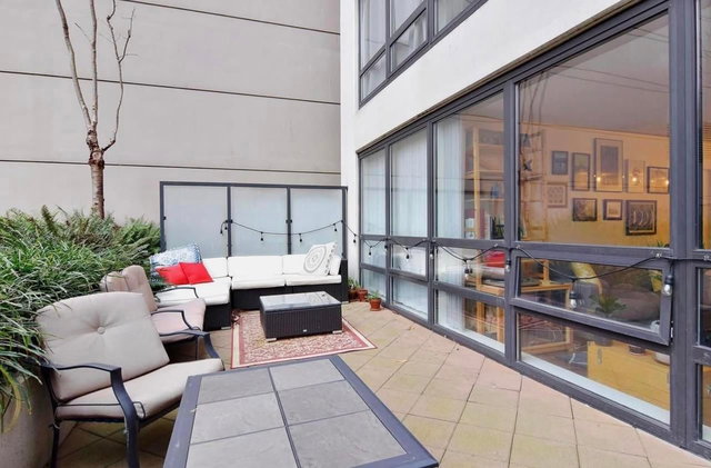 409 - 933 Hornby Street