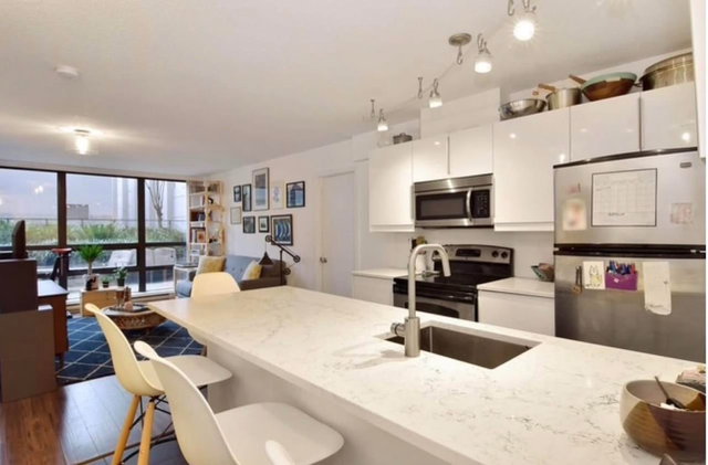 409 - 933 Hornby Street
