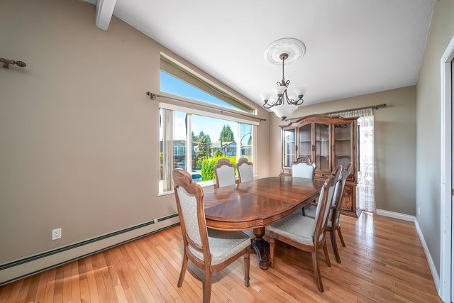 951 Everett Crescent