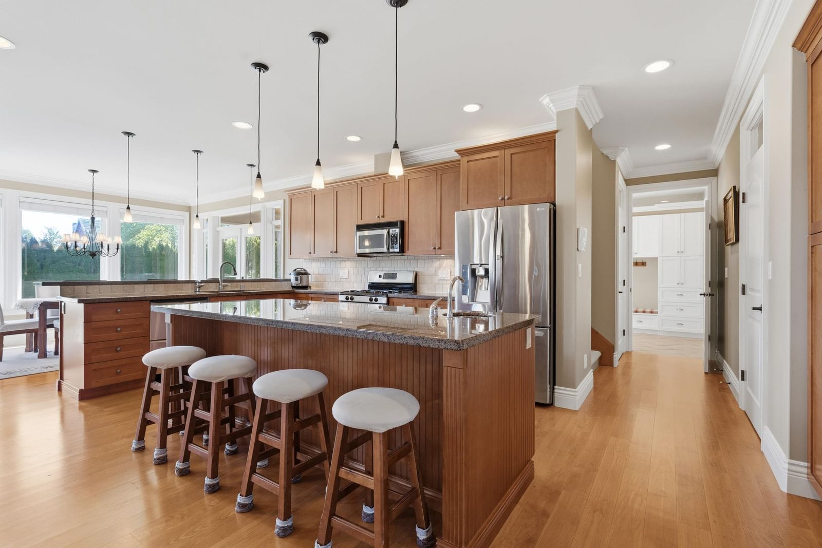 Listing Image 11