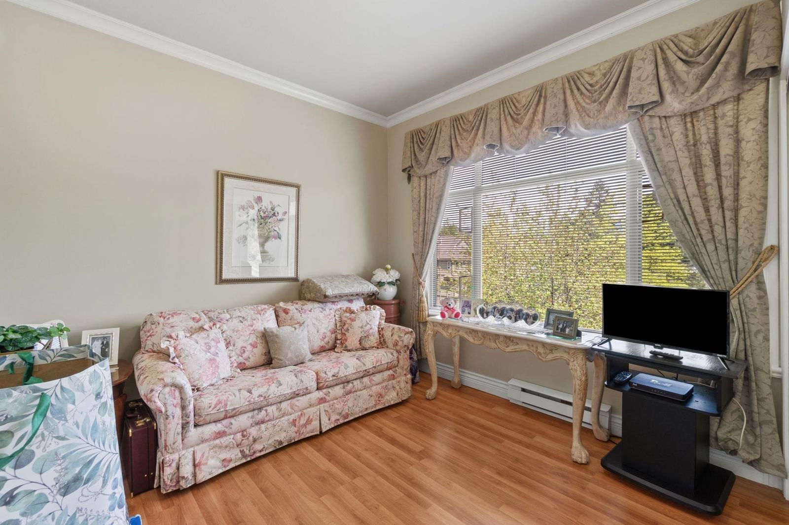 Listing Image 11