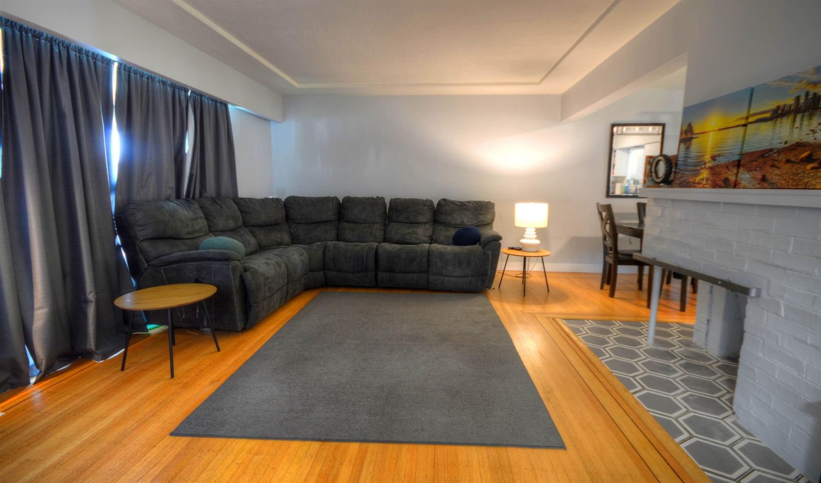 Listing Image 5