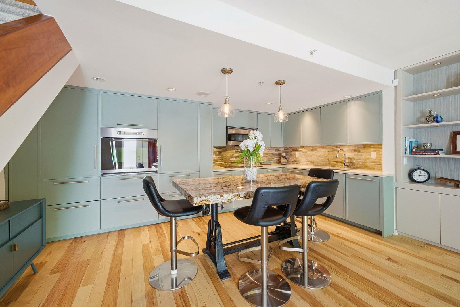 Listing Image 11