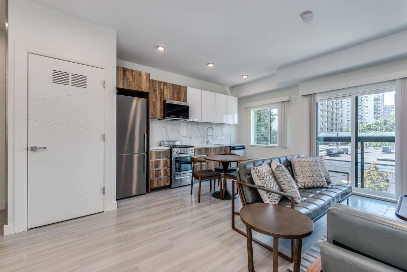 206 - 1168 Pendrell