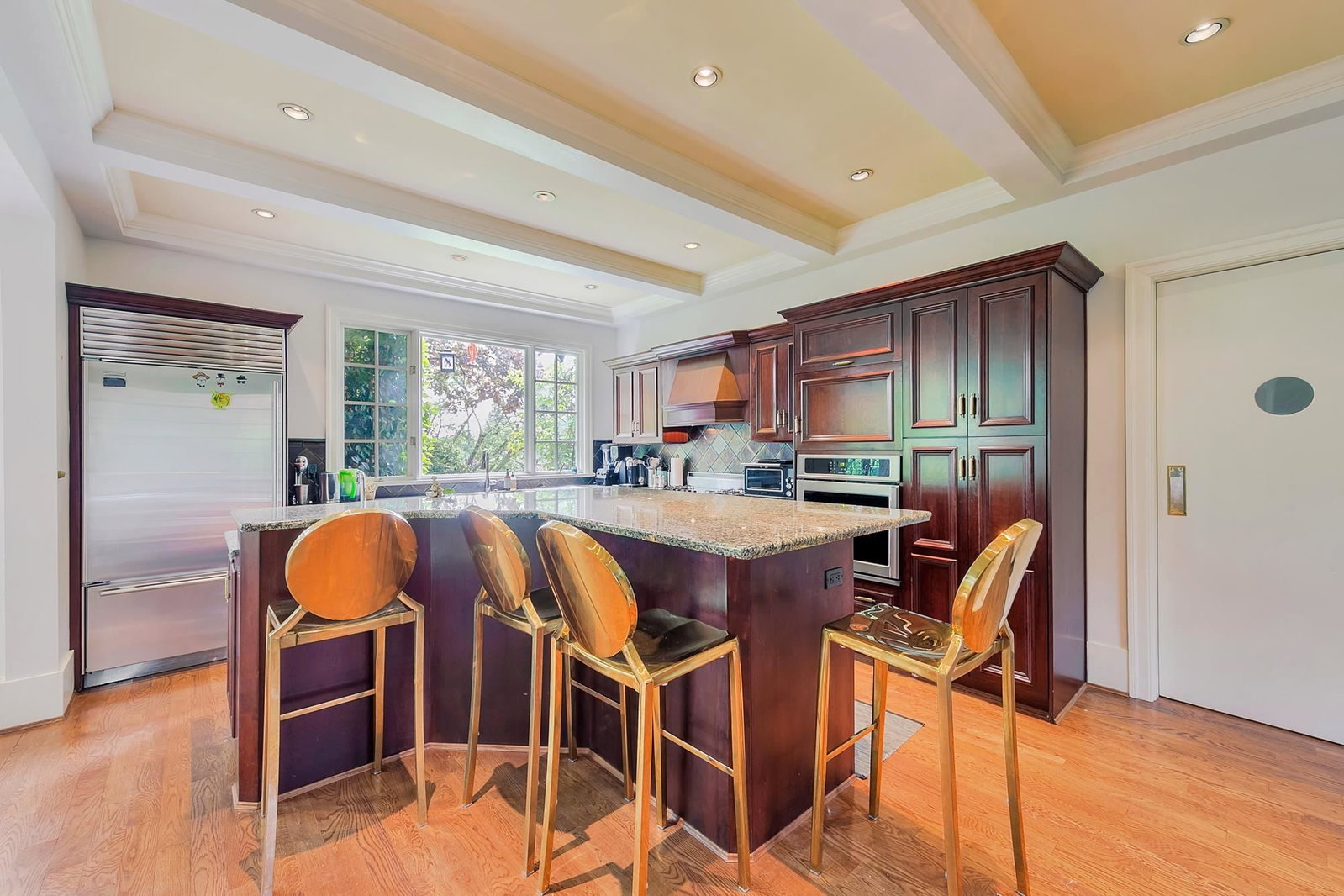 Listing Image 10