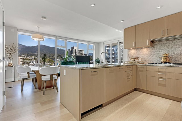 1401 - 150 15th Street W