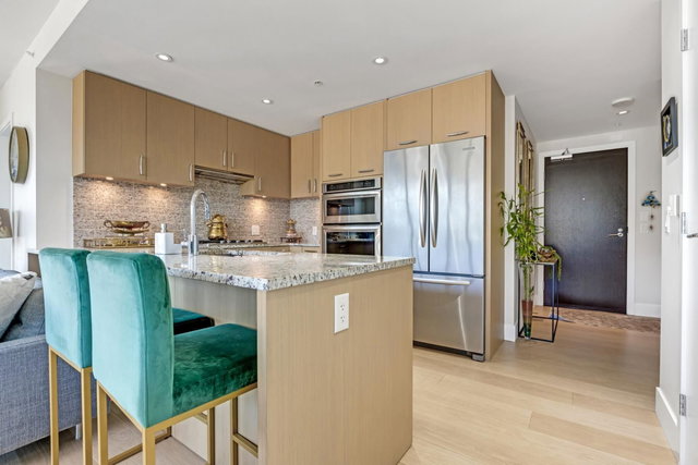 1401 - 150 15th Street W