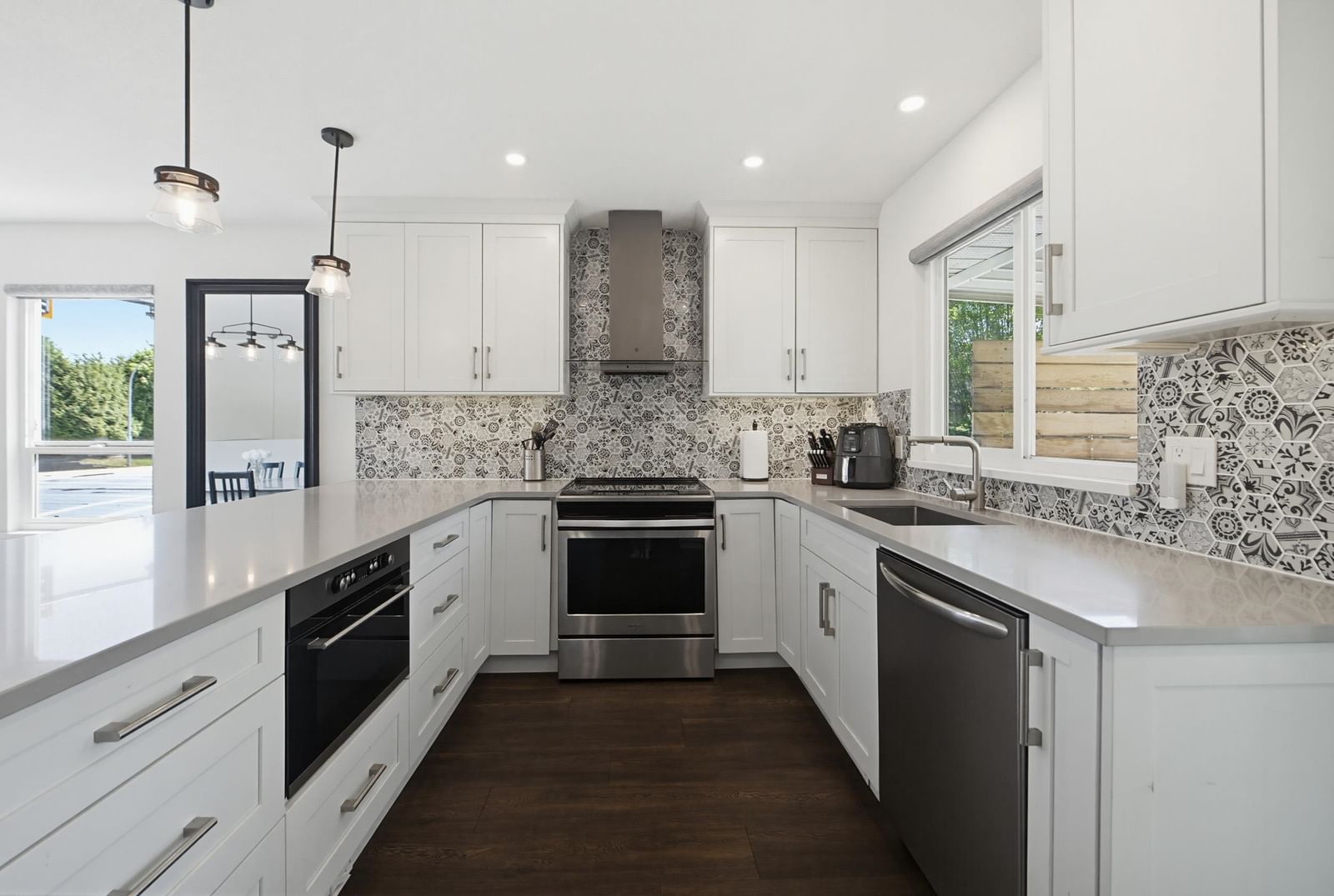 Listing Image 12