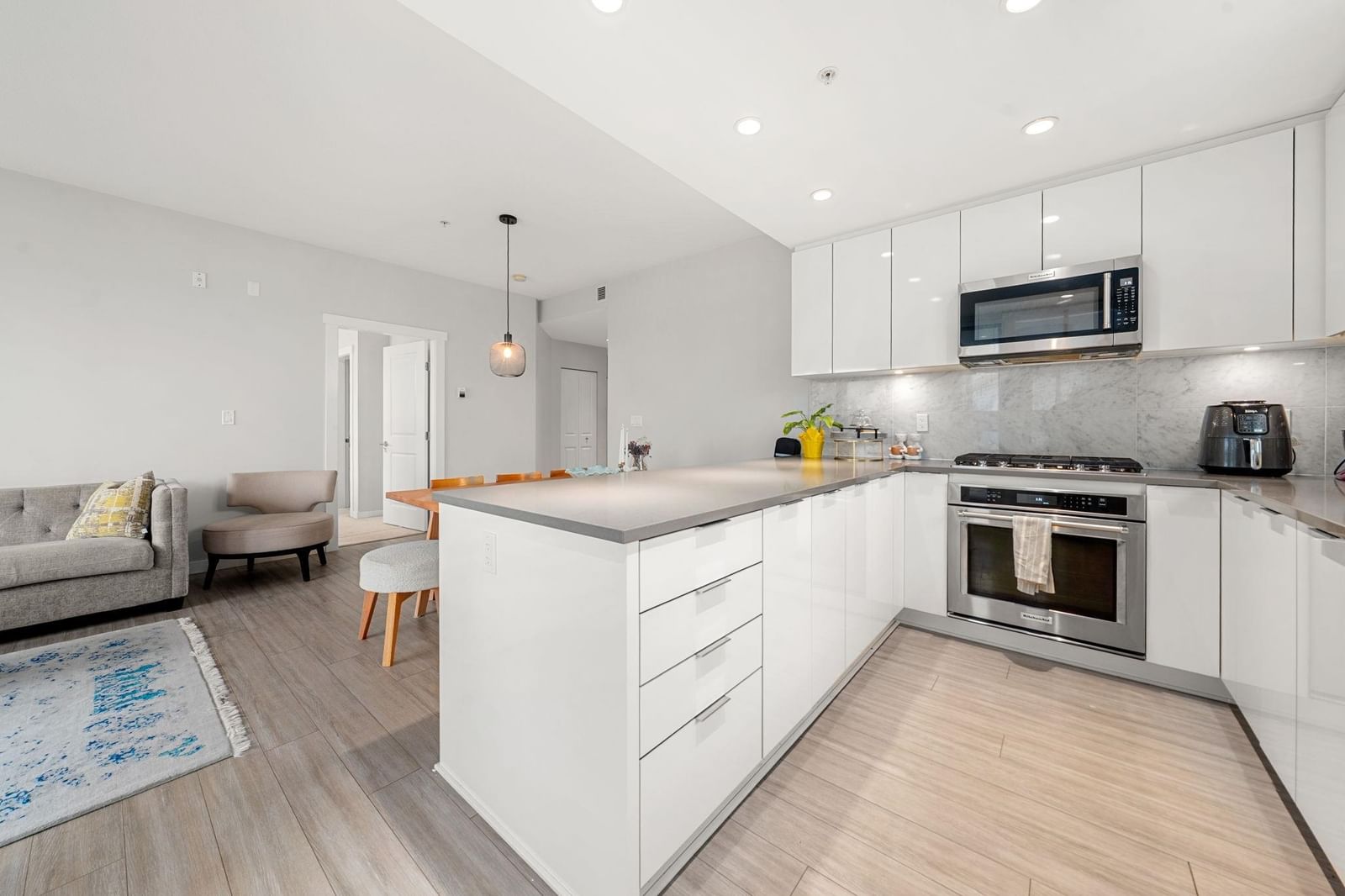 Listing Image 11