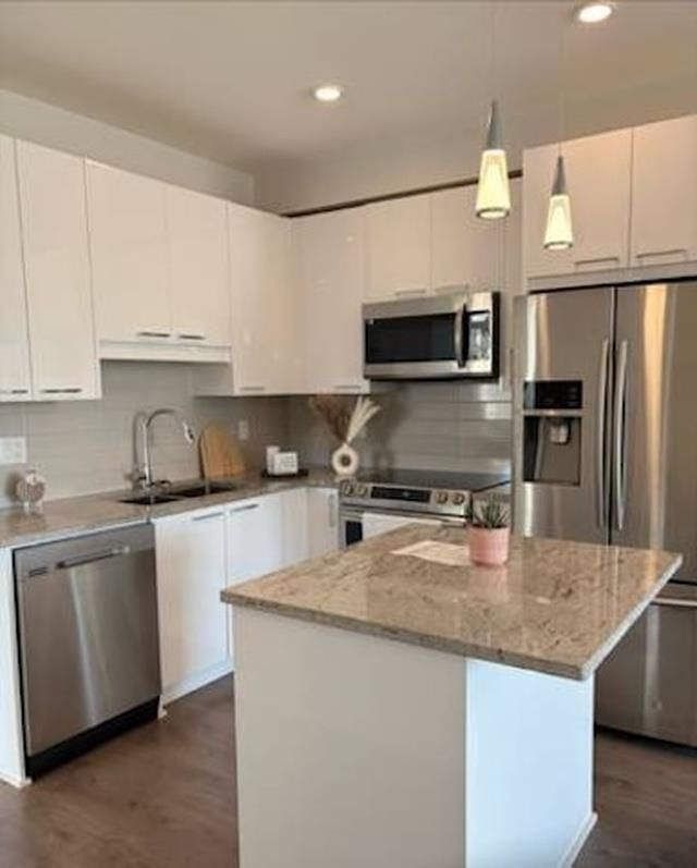 211 - 20696 Eastleigh Crescent