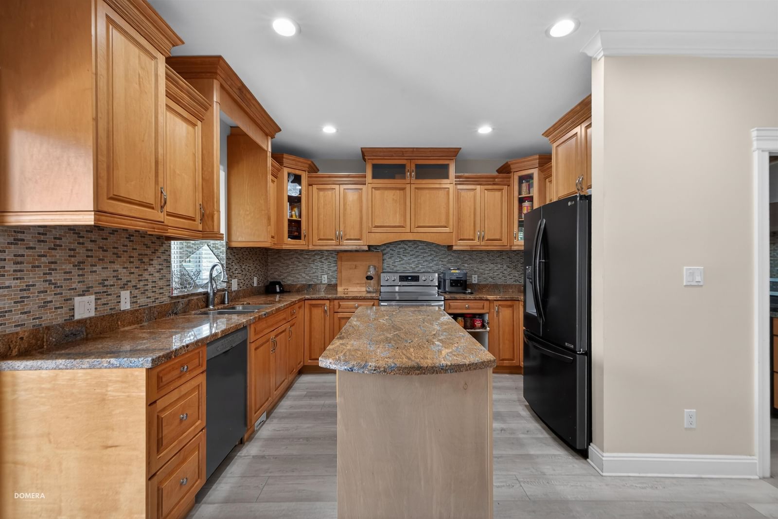 Listing Image 4
