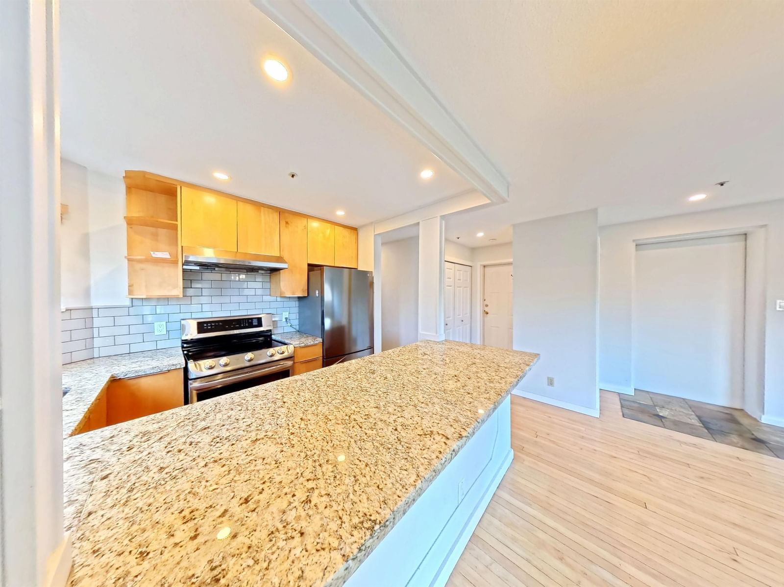 Listing Image 8