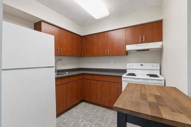 2 - 310 Highland Way