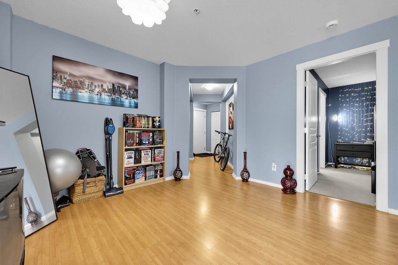 Listing Image 8