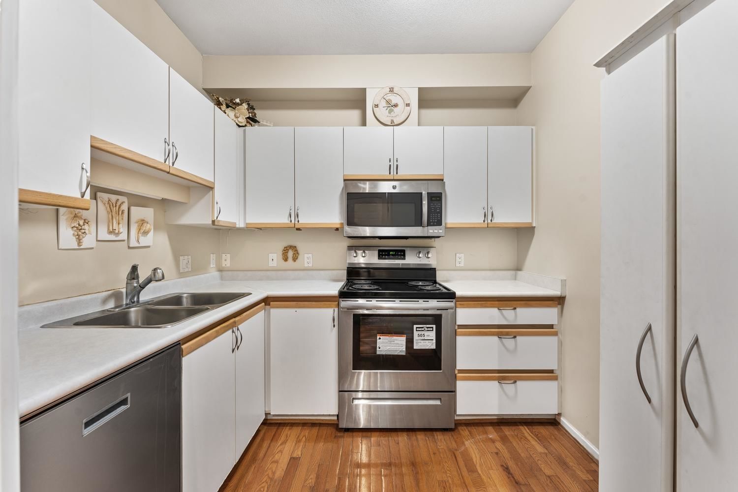 Listing Image 10