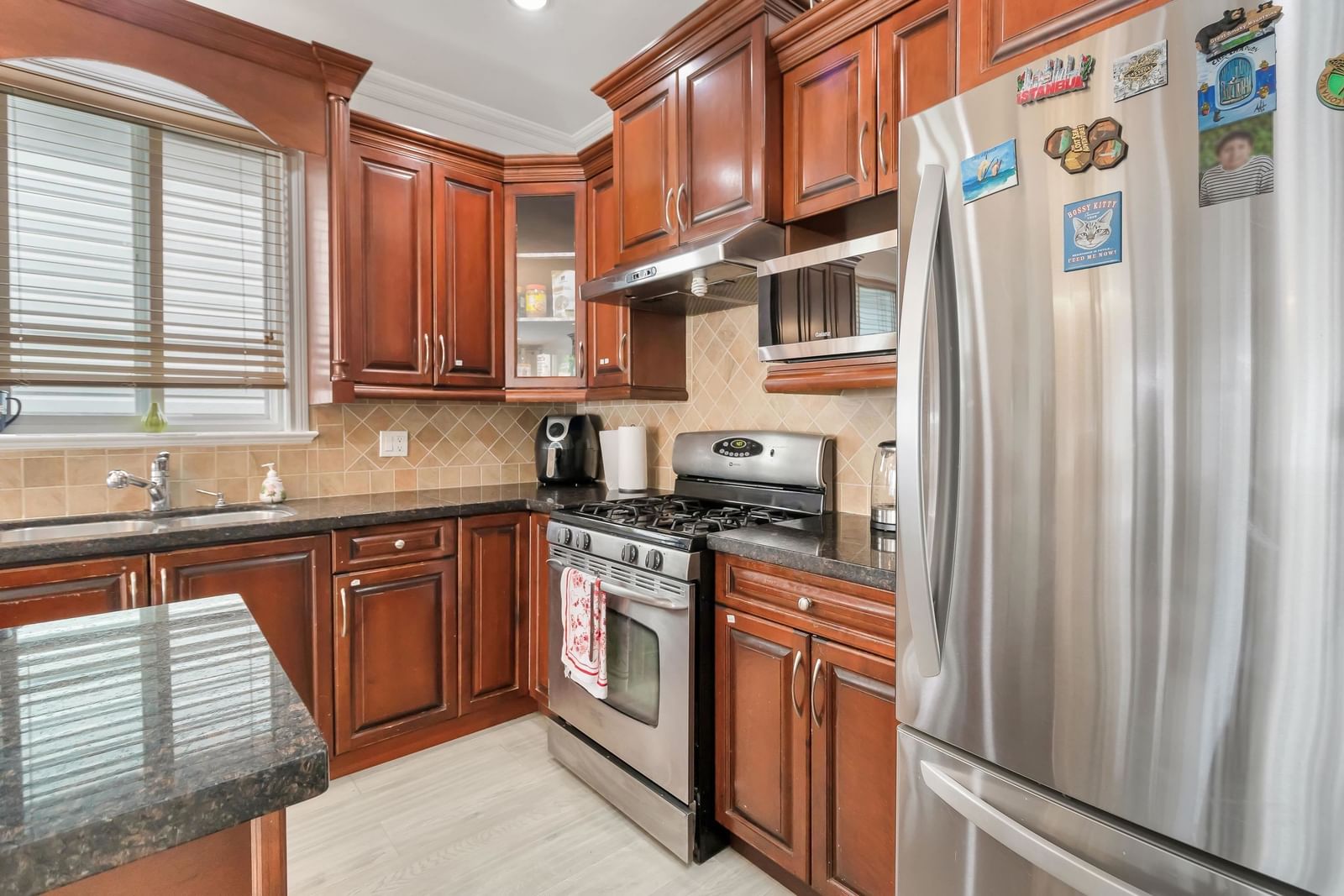 Listing Image 5