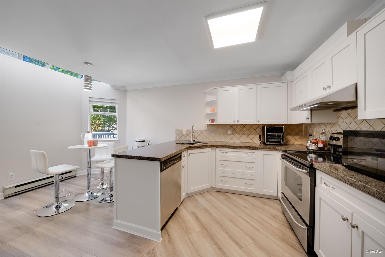 Listing Image 12
