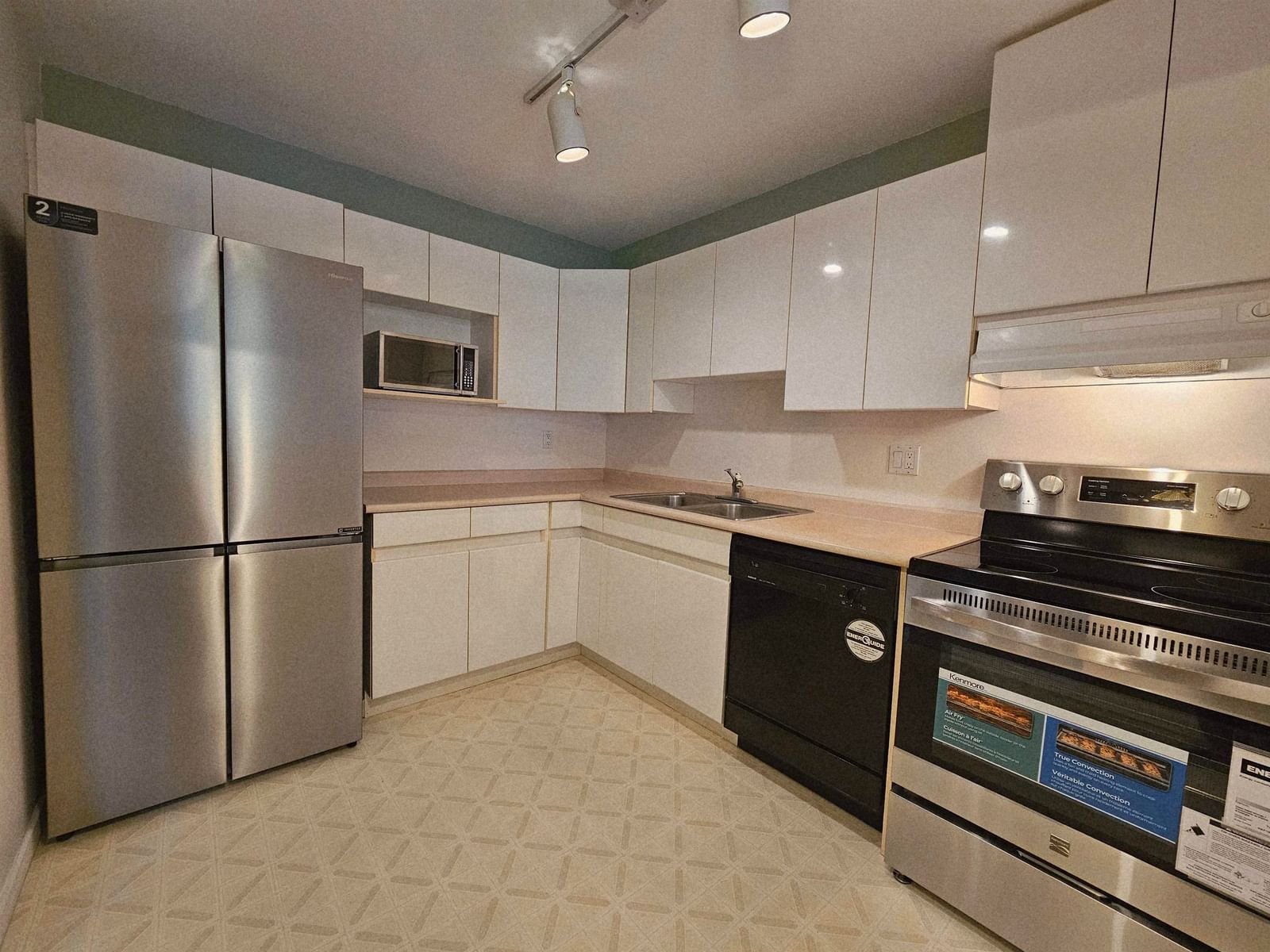 Listing Image 10