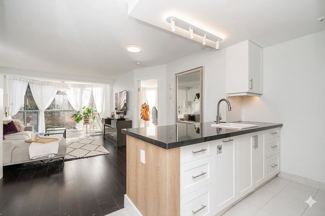 403 - 811 Helmcken Street