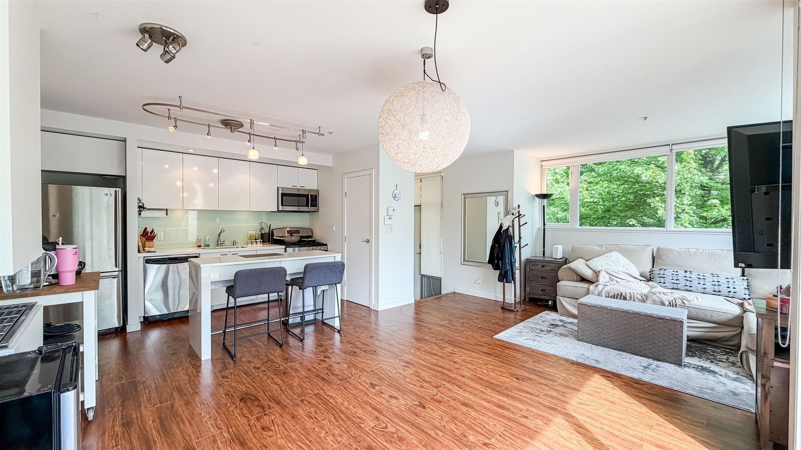 Listing Image 10