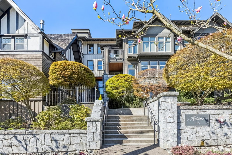 116 23rd Street W #303, North Vancouver, British Columbia