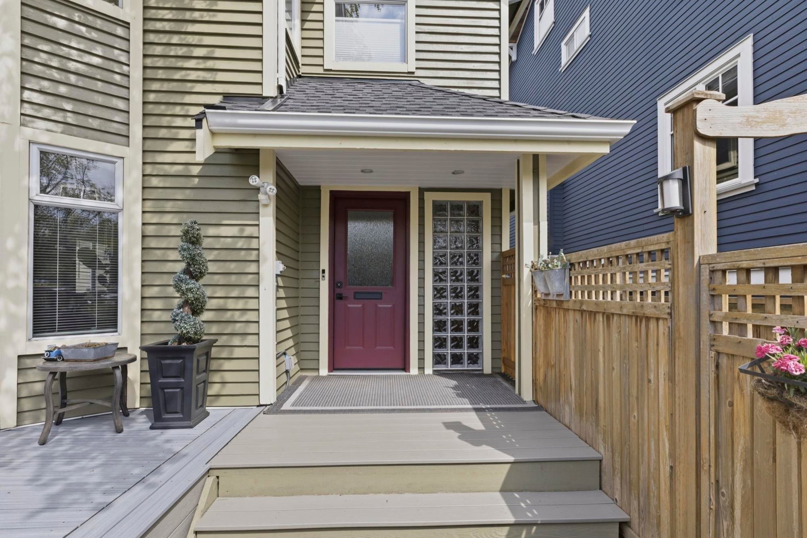 Listing Image 4