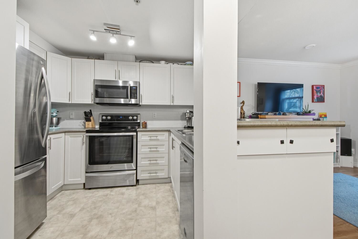 Listing Image 8