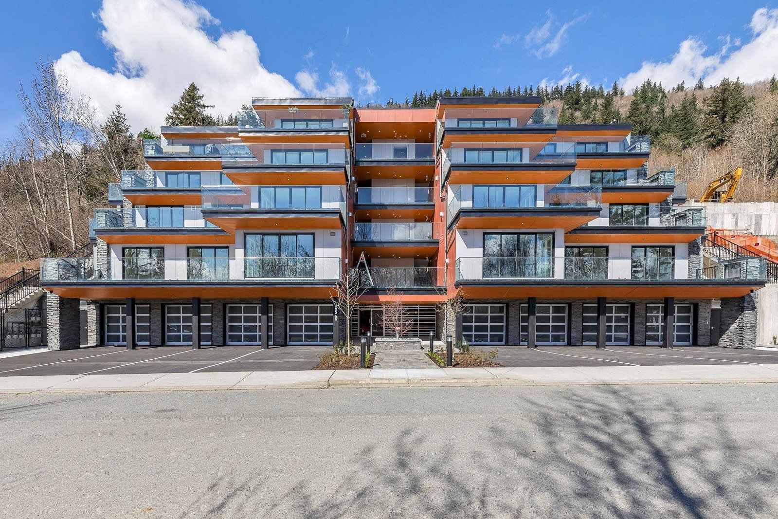 Listing Image 4