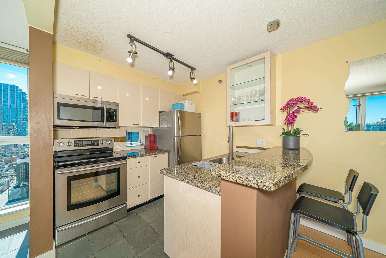 Listing Image 9
