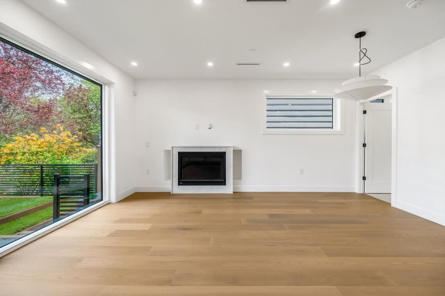 1 - 950 W 17th