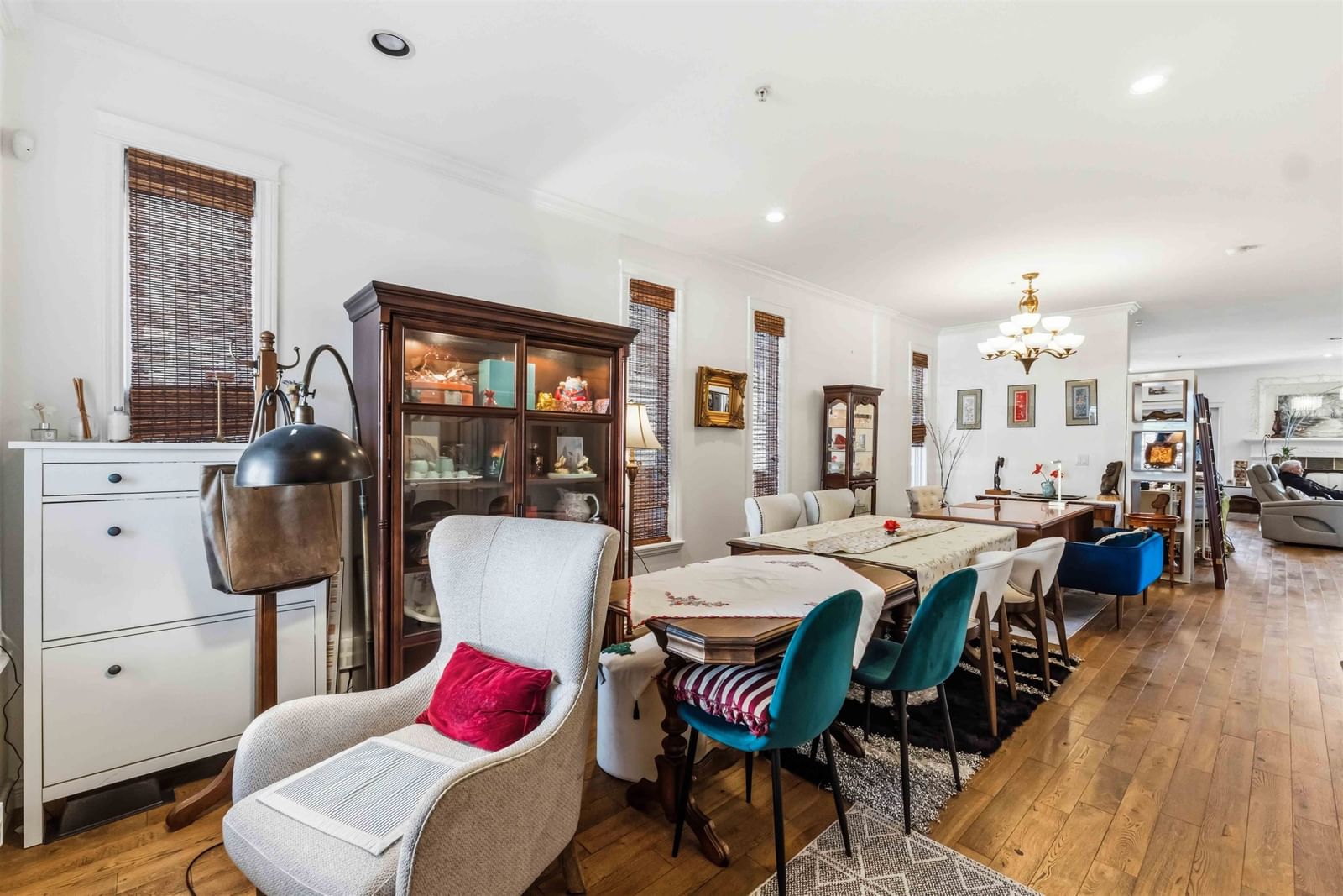 Listing Image 10