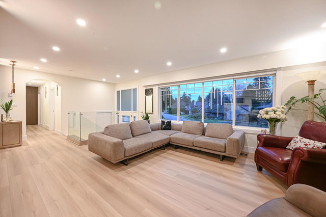 1409 Windsor Crescent
