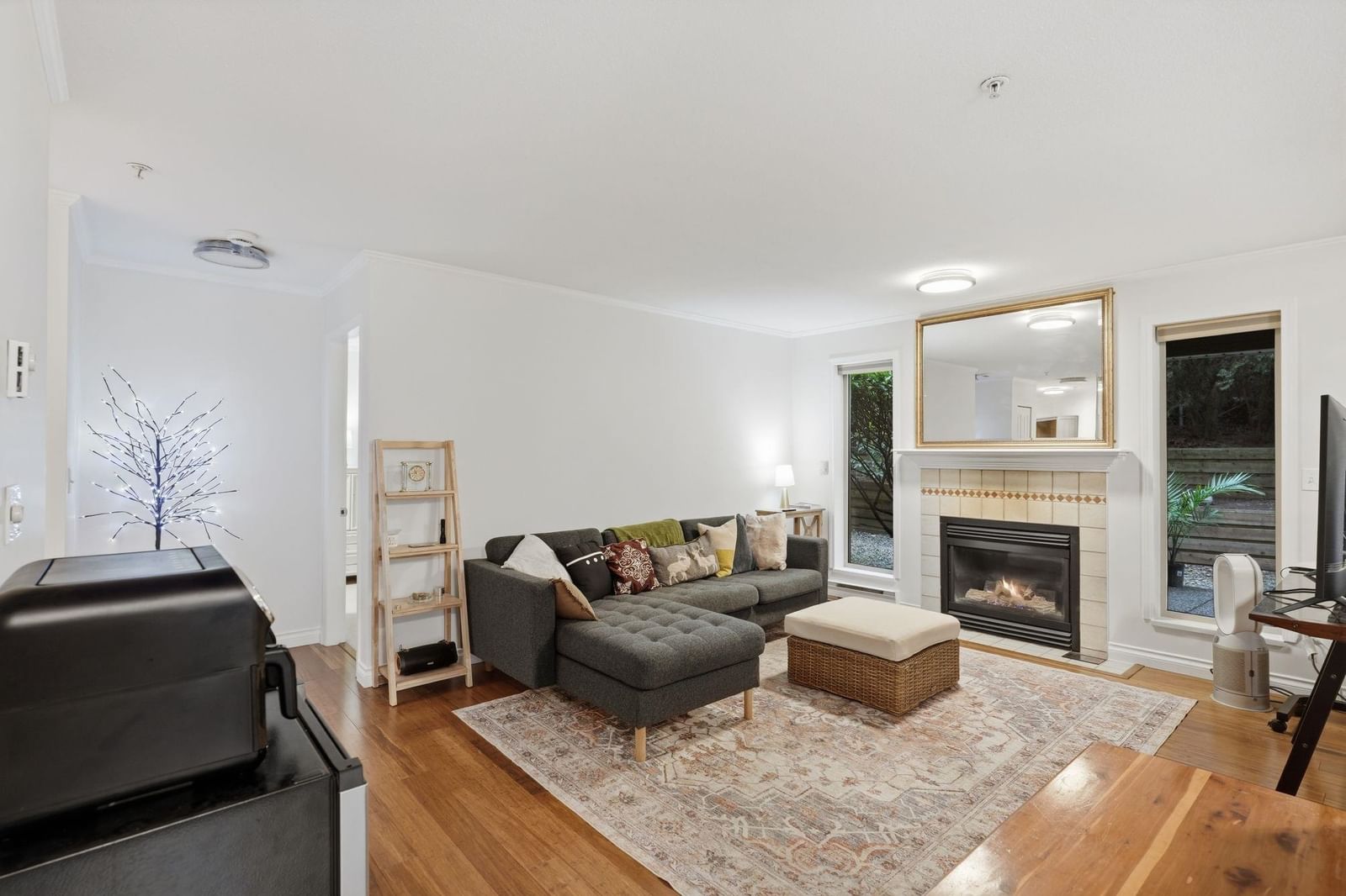 Listing Image 4